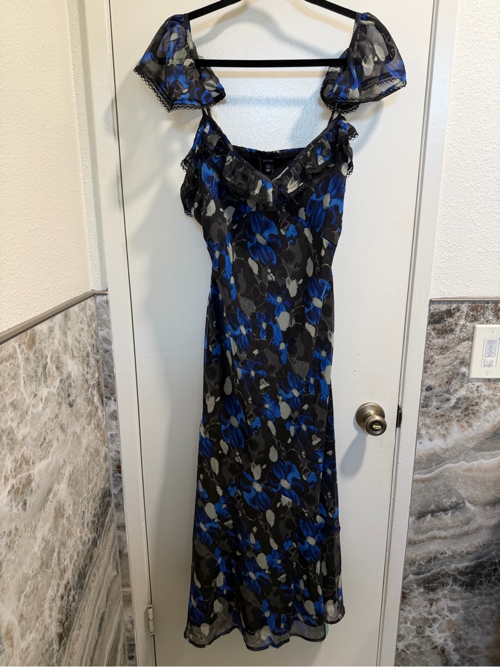 NWT Nasty Gal Blue Floral Chiffon Lace Trim Maxi Dress Size 10 - Picture 3 of 5